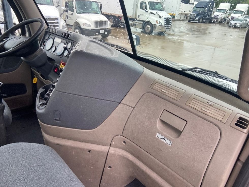 Day Cab Tractor-Alternative Fuel Trucks & Tractors-Freightliner-2018-Cascadia 12564ST-Hammond-LA-105,922\n\t\tmiles-$ 81,750 - Image 13