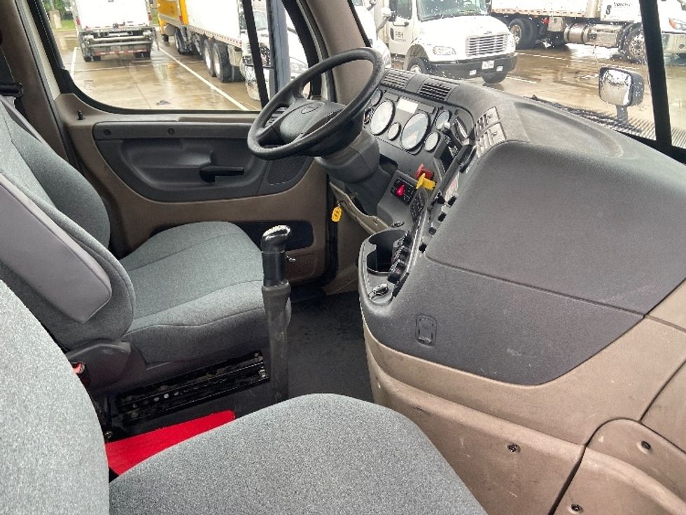 Day Cab Tractor-Alternative Fuel Trucks & Tractors-Freightliner-2018-Cascadia 12564ST-Hammond-LA-105,922\n\t\tmiles-$ 81,750 - Image 14