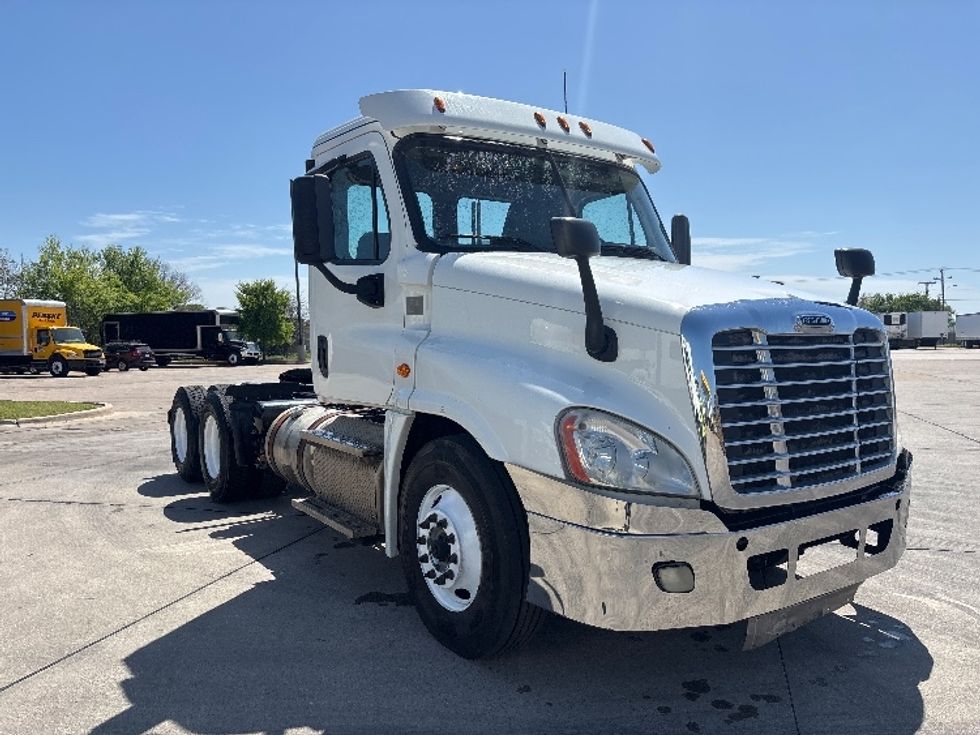 Day Cab Tractor-Alternative Fuel Trucks & Tractors-Freightliner-2018-Cascadia 12564ST-Hammond-LA-107,412\n\t\tmiles-$ 85,750 - Image 1