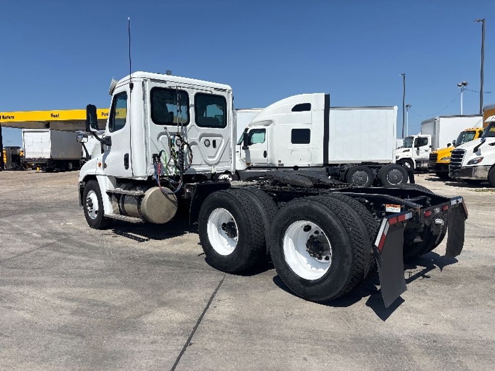 Day Cab Tractor-Alternative Fuel Trucks & Tractors-Freightliner-2018-Cascadia 12564ST-Hammond-LA-107,412\n\t\tmiles-$ 85,750 - Image 5