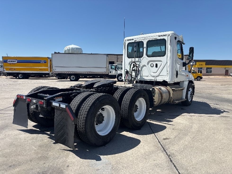 Day Cab Tractor-Alternative Fuel Trucks & Tractors-Freightliner-2018-Cascadia 12564ST-Hammond-LA-107,412\n\t\tmiles-$ 85,750 - Image 7