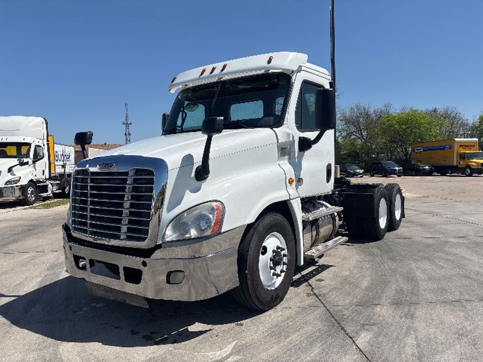 Day Cab Tractor-Alternative Fuel Trucks & Tractors-Freightliner-2018-Cascadia 12564ST-Hammond-LA-107,412\n\t\tmiles-$ 85,750 - Image 3
