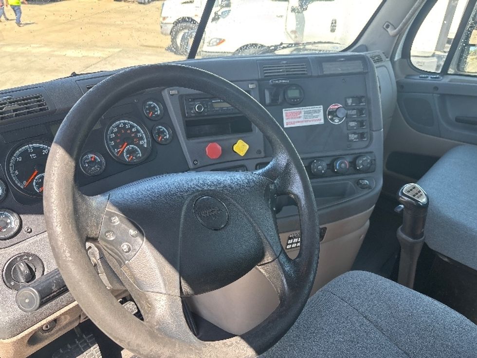Day Cab Tractor-Alternative Fuel Trucks & Tractors-Freightliner-2018-Cascadia 12564ST-Hammond-LA-107,412\n\t\tmiles-$ 85,750 - Image 10