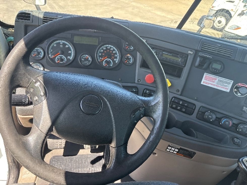 Day Cab Tractor-Alternative Fuel Trucks & Tractors-Freightliner-2018-Cascadia 12564ST-Hammond-LA-107,412\n\t\tmiles-$ 85,750 - Image 11