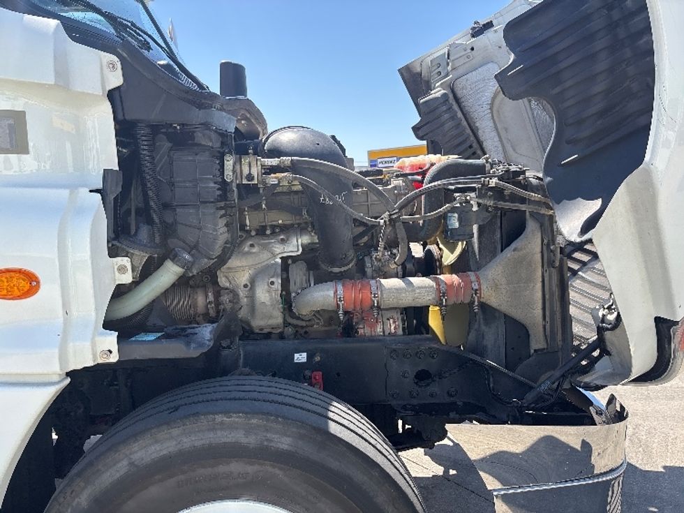 Day Cab Tractor-Alternative Fuel Trucks & Tractors-Freightliner-2018-Cascadia 12564ST-Hammond-LA-107,412\n\t\tmiles-$ 85,750 - Image 15