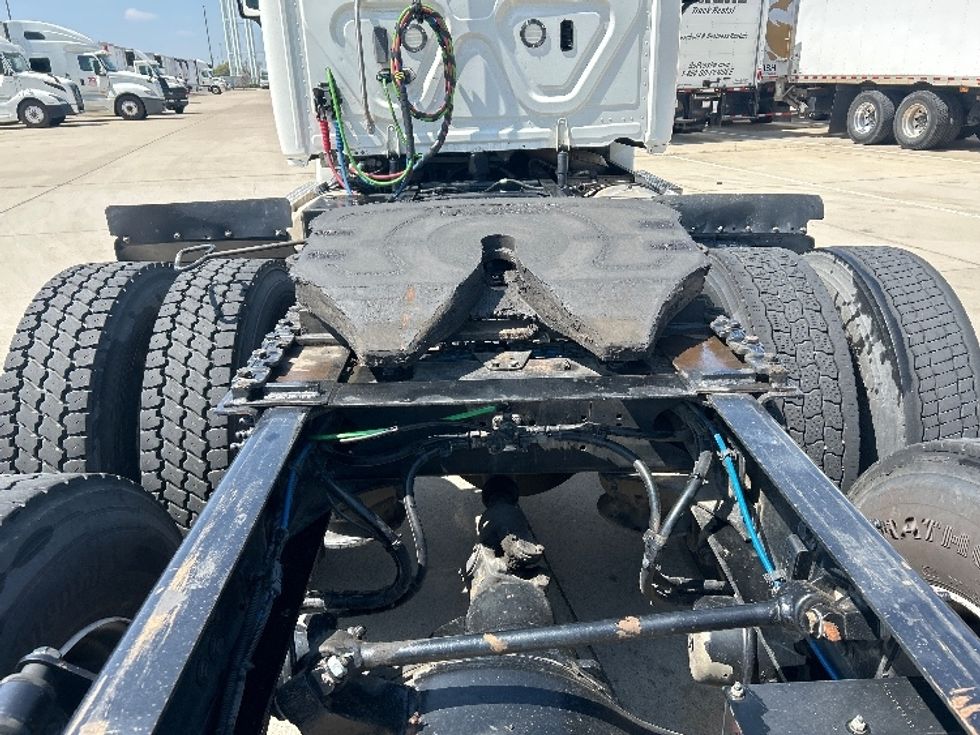 Day Cab Tractor-Alternative Fuel Trucks & Tractors-Freightliner-2018-Cascadia 12564ST-Hammond-LA-77,263\n\t\tmiles-$ 82,750 - Image 6