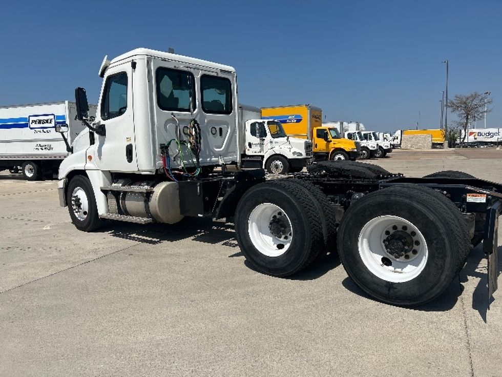 Day Cab Tractor-Alternative Fuel Trucks & Tractors-Freightliner-2018-Cascadia 12564ST-Hammond-LA-77,263\n\t\tmiles-$ 82,750 - Image 5