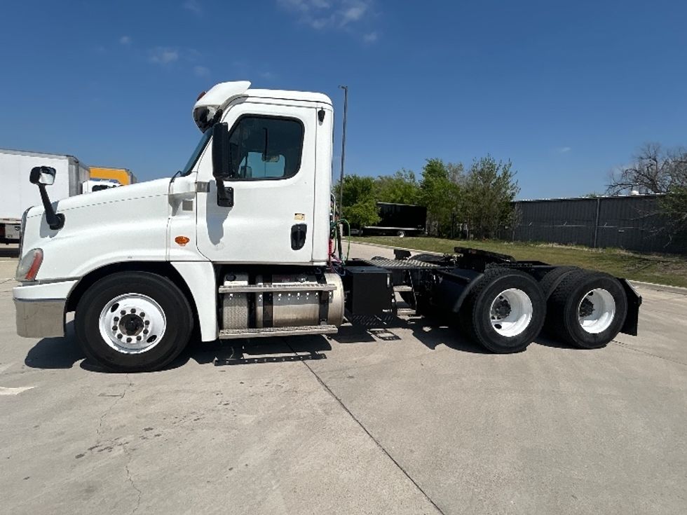 Day Cab Tractor-Alternative Fuel Trucks & Tractors-Freightliner-2018-Cascadia 12564ST-Hammond-LA-77,263\n\t\tmiles-$ 82,750 - Image 4