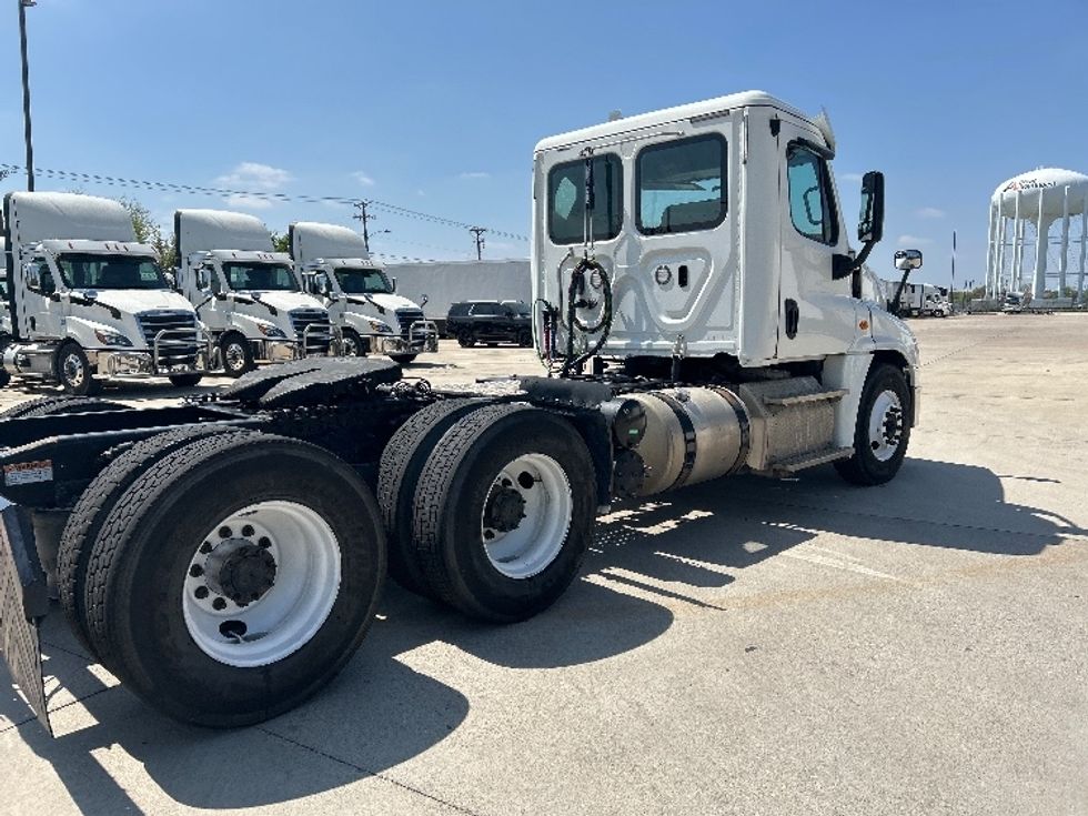 Day Cab Tractor-Alternative Fuel Trucks & Tractors-Freightliner-2018-Cascadia 12564ST-Hammond-LA-77,263\n\t\tmiles-$ 82,750 - Image 7