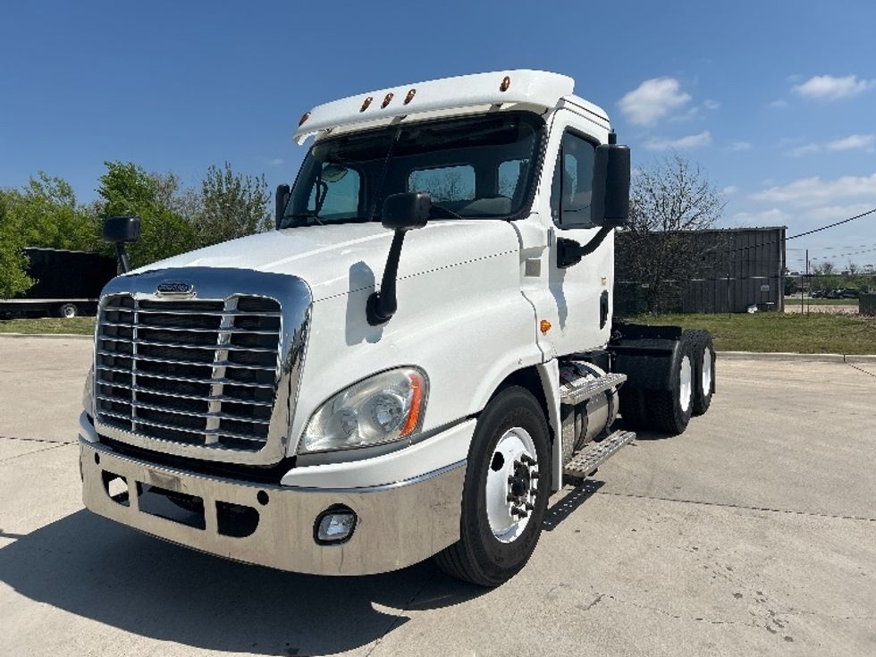 Day Cab Tractor-Alternative Fuel Trucks & Tractors-Freightliner-2018-Cascadia 12564ST-Hammond-LA-77,263\n\t\tmiles-$ 82,750 - Image 3