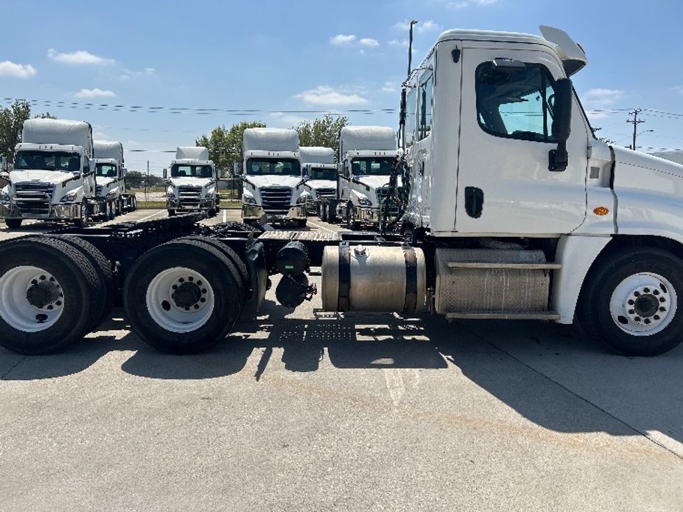 Day Cab Tractor-Alternative Fuel Trucks & Tractors-Freightliner-2018-Cascadia 12564ST-Hammond-LA-77,263\n\t\tmiles-$ 82,750 - Image 8