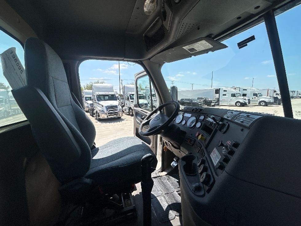 Day Cab Tractor-Alternative Fuel Trucks & Tractors-Freightliner-2018-Cascadia 12564ST-Hammond-LA-77,263\n\t\tmiles-$ 82,750 - Image 14