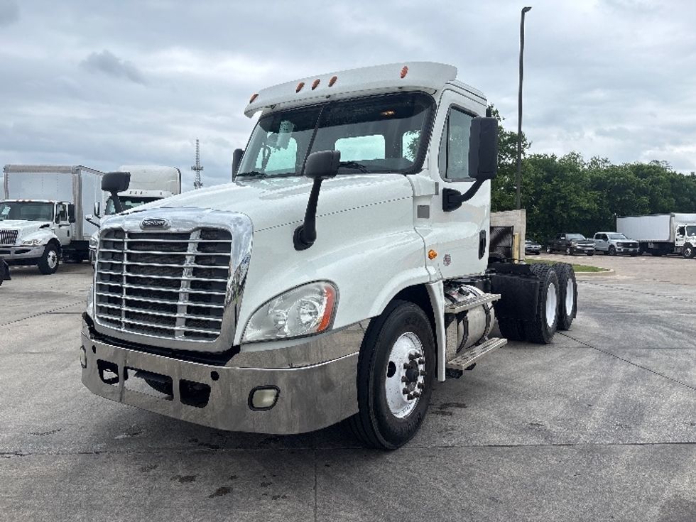 Day Cab Tractor-Alternative Fuel Trucks & Tractors-Freightliner-2018-Cascadia 12564ST-Hammond-LA-93,948\n\t\tmiles-$ 82,250 - Image 3
