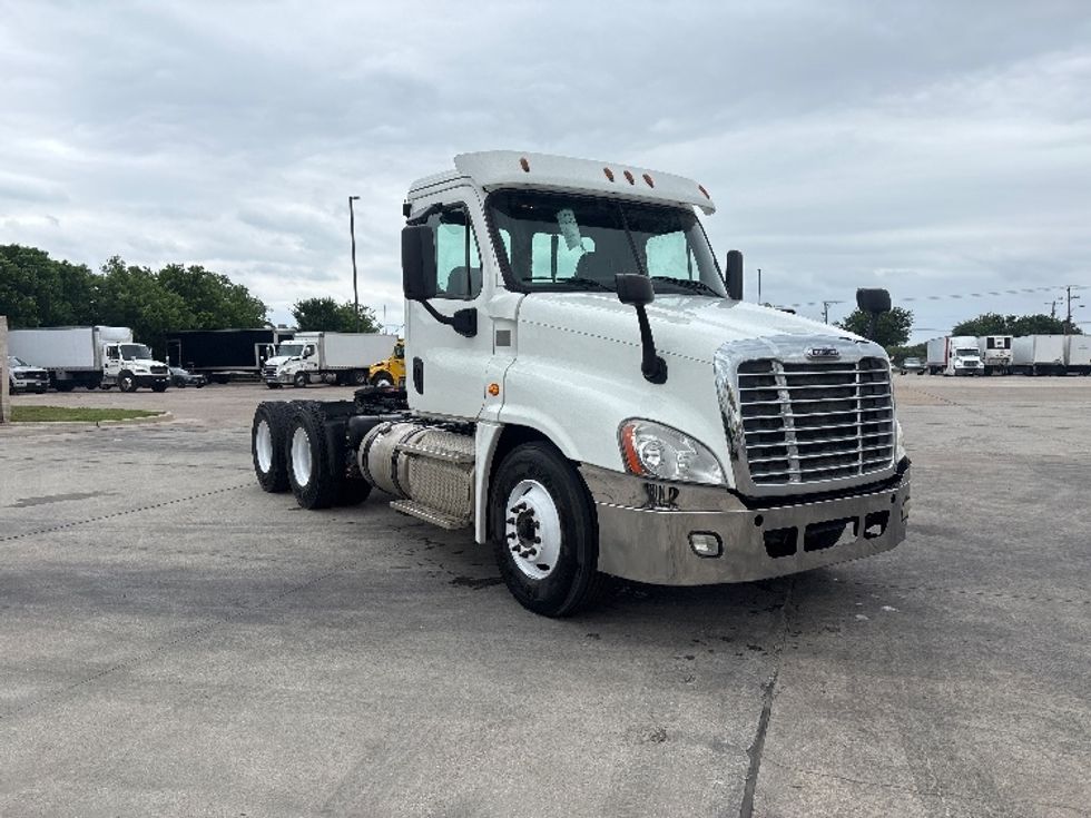 Day Cab Tractor-Alternative Fuel Trucks & Tractors-Freightliner-2018-Cascadia 12564ST-Hammond-LA-93,948\n\t\tmiles-$ 82,250 - Image 1