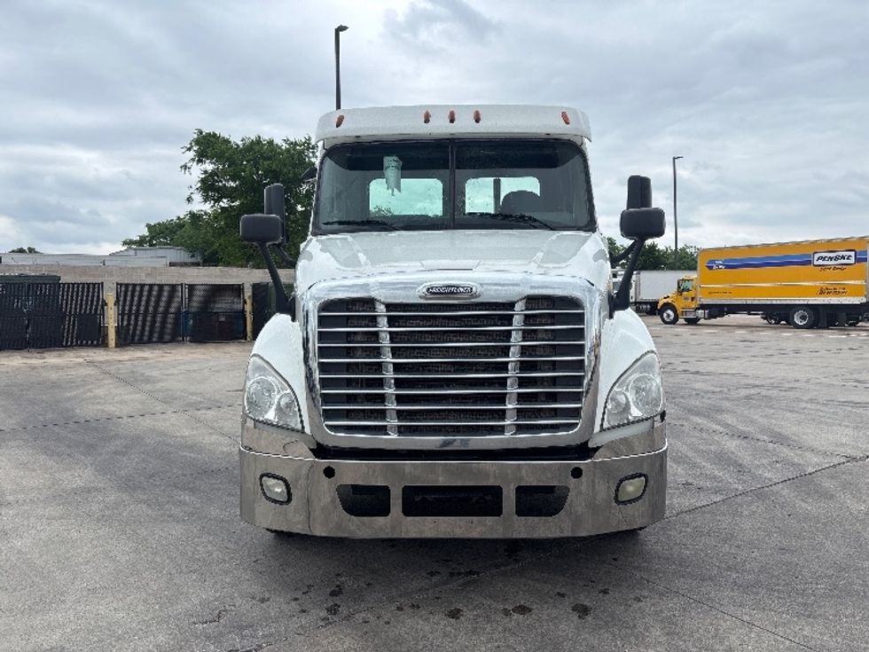 Day Cab Tractor-Alternative Fuel Trucks & Tractors-Freightliner-2018-Cascadia 12564ST-Hammond-LA-93,948\n\t\tmiles-$ 82,250 - Image 2