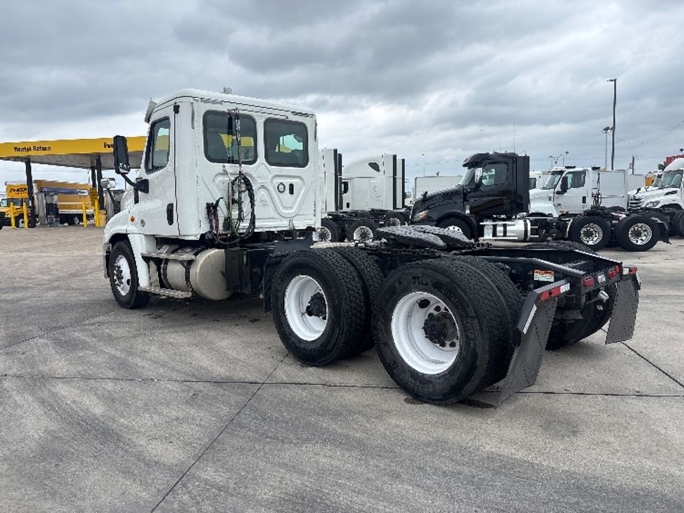 Day Cab Tractor-Alternative Fuel Trucks & Tractors-Freightliner-2018-Cascadia 12564ST-Hammond-LA-93,948\n\t\tmiles-$ 82,250 - Image 5