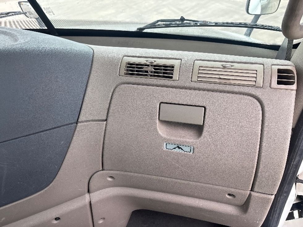 Day Cab Tractor-Alternative Fuel Trucks & Tractors-Freightliner-2018-Cascadia 12564ST-Hammond-LA-93,948\n\t\tmiles-$ 82,250 - Image 13