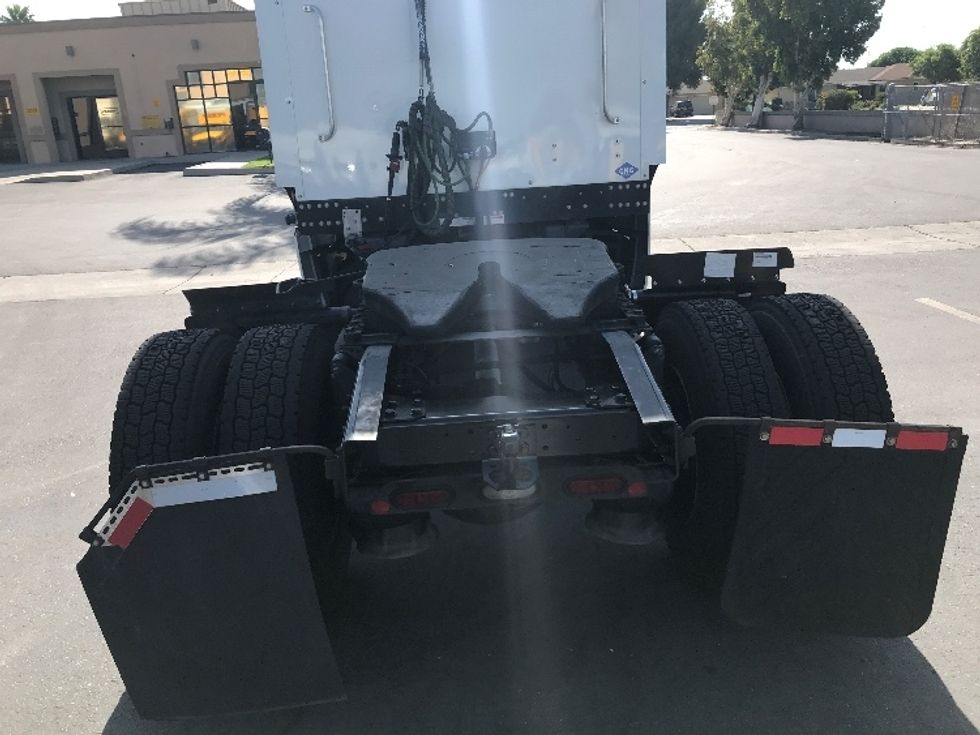 Day Cab Tractor-Alternative Fuel Trucks & Tractors-Freightliner-2019-T11642ST-Binghamton-NY-136,806\n\t\tmiles-$ 27,250 - Image 6