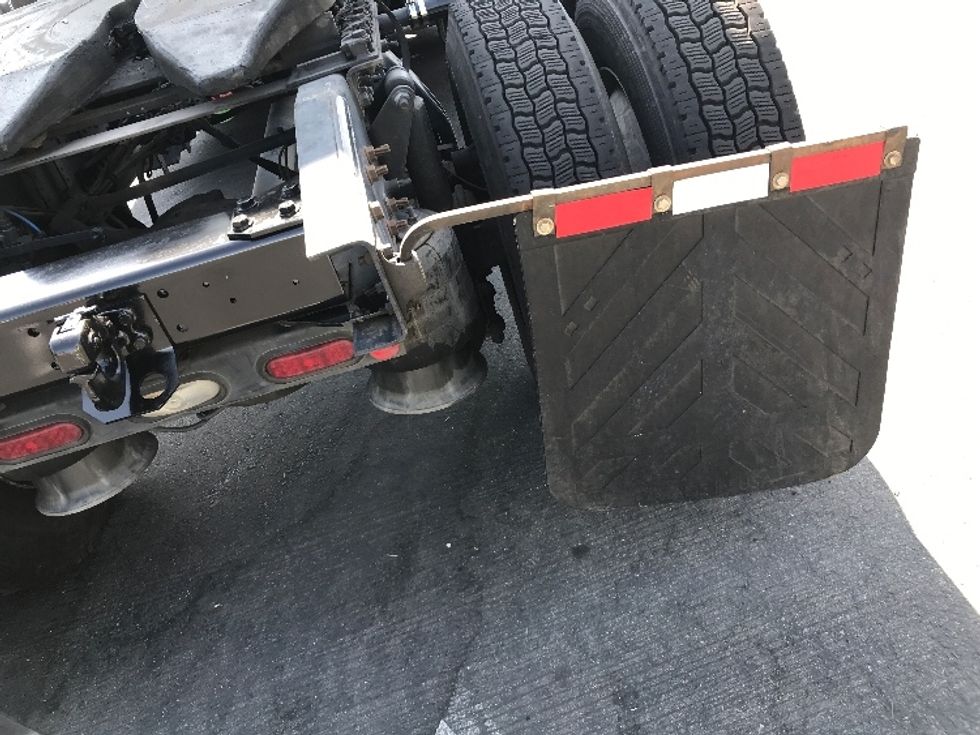 Day Cab Tractor-Alternative Fuel Trucks & Tractors-Freightliner-2019-T11642ST-Binghamton-NY-136,806\n\t\tmiles-$ 27,250 - Image 18