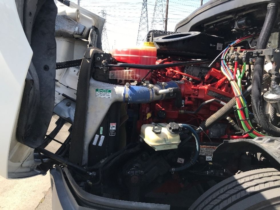 Day Cab Tractor-Alternative Fuel Trucks & Tractors-Freightliner-2019-T11642ST-Binghamton-NY-136,806\n\t\tmiles-$ 27,250 - Image 16