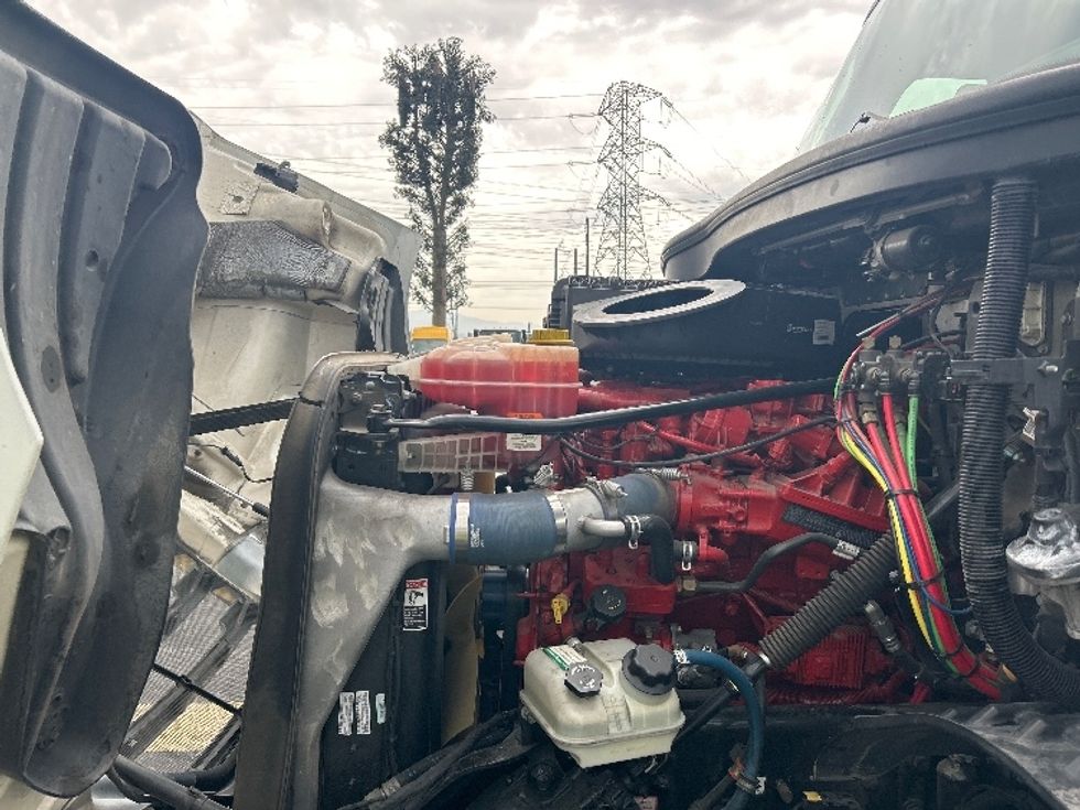 Day Cab Tractor-Alternative Fuel Trucks & Tractors-Freightliner-2019-T11642ST-Fontana-CA-95,983\n\t\tmiles-$ 36,750 - Image 16