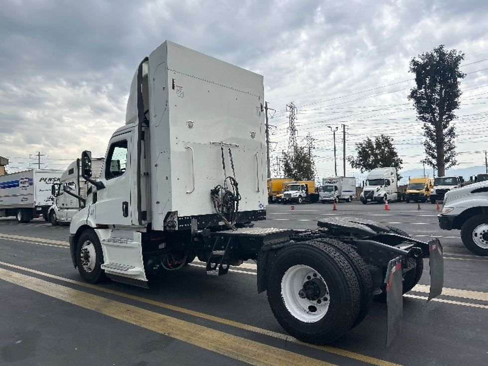 Day Cab Tractor-Alternative Fuel Trucks & Tractors-Freightliner-2019-T11642ST-Fontana-CA-95,983\n\t\tmiles-$ 36,750 - Image 5