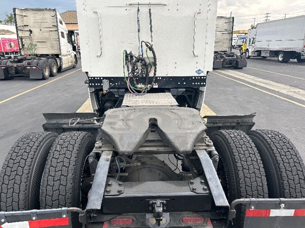 Day Cab Tractor-Alternative Fuel Trucks & Tractors-Freightliner-2019-T11642ST-Fontana-CA-95,983\n\t\tmiles-$ 36,750 - Image 6