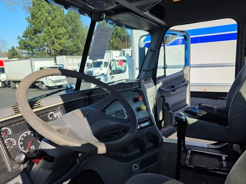 Day Cab Tractor-Heavy Duty Tractors-Freightliner-2006-Columbia CL12042ST-Tukwila-WA-425,674\n\t\tmiles-$ 7,500 - Image 10