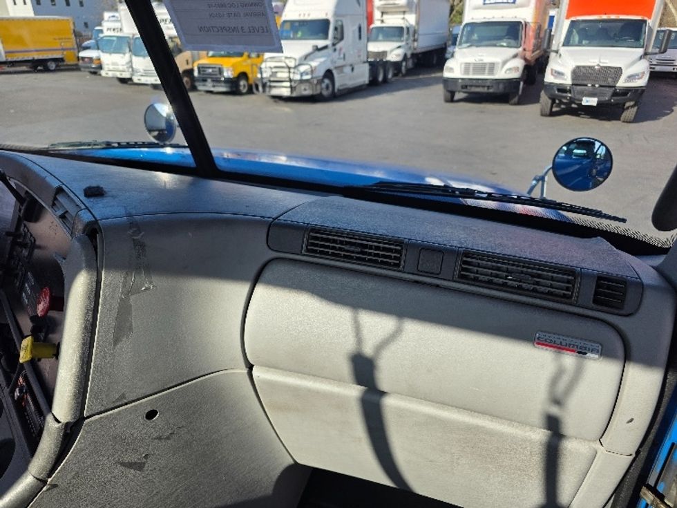 Day Cab Tractor-Heavy Duty Tractors-Freightliner-2006-Columbia CL12042ST-Tukwila-WA-425,674\n\t\tmiles-$ 7,500 - Image 13