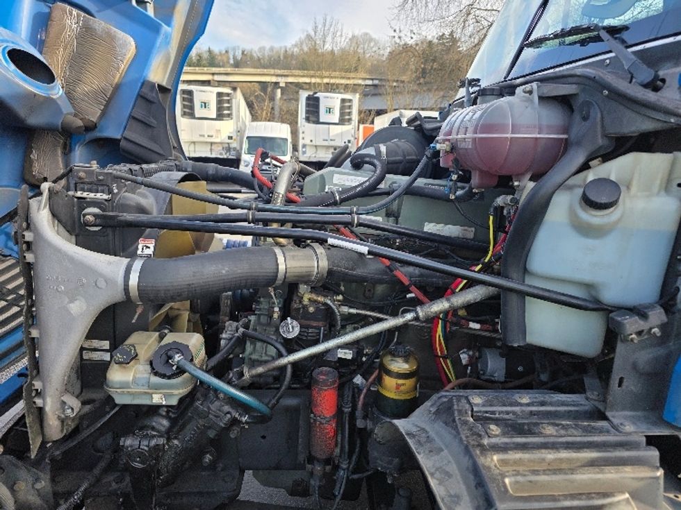 Day Cab Tractor-Heavy Duty Tractors-Freightliner-2006-Columbia CL12042ST-Tukwila-WA-425,674\n\t\tmiles-$ 7,500 - Image 16