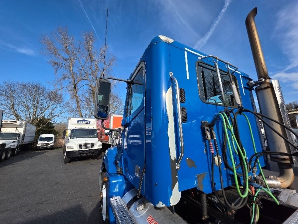 Day Cab Tractor-Heavy Duty Tractors-Freightliner-2006-Columbia CL12042ST-Tukwila-WA-425,674\n\t\tmiles-$ 7,500 - Image 18