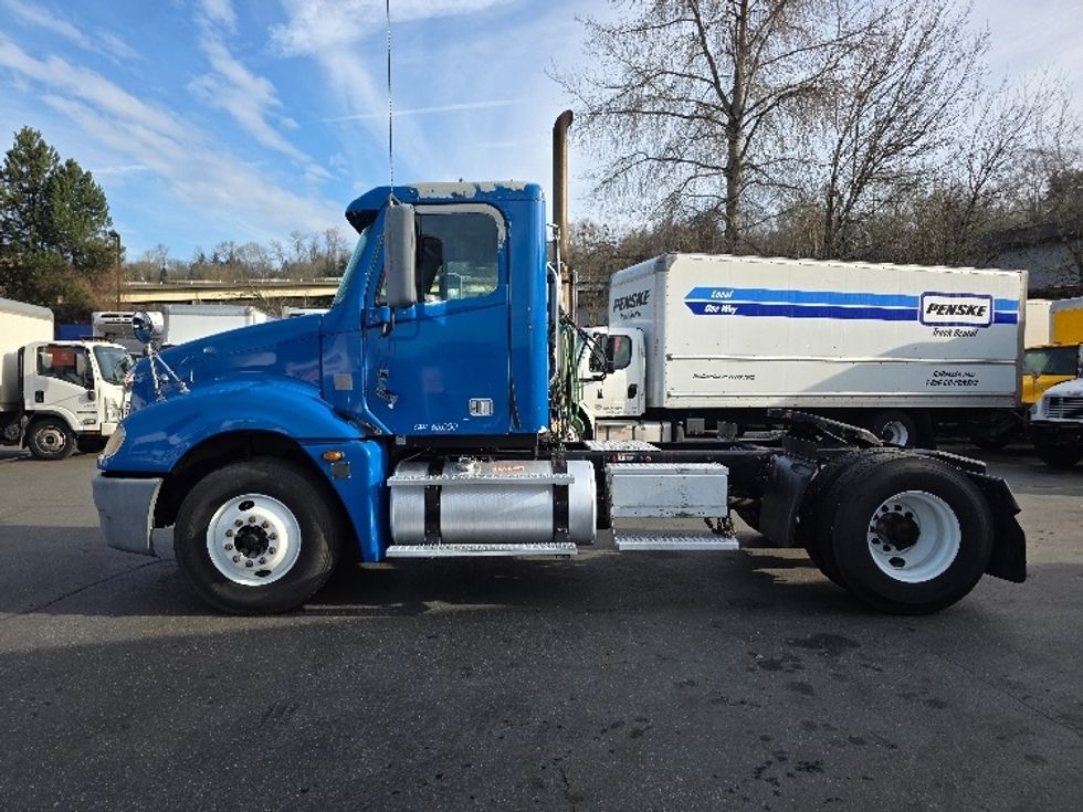 Day Cab Tractor-Heavy Duty Tractors-Freightliner-2006-Columbia CL12042ST-Tukwila-WA-425,674\n\t\tmiles-$ 7,500 - Image 4