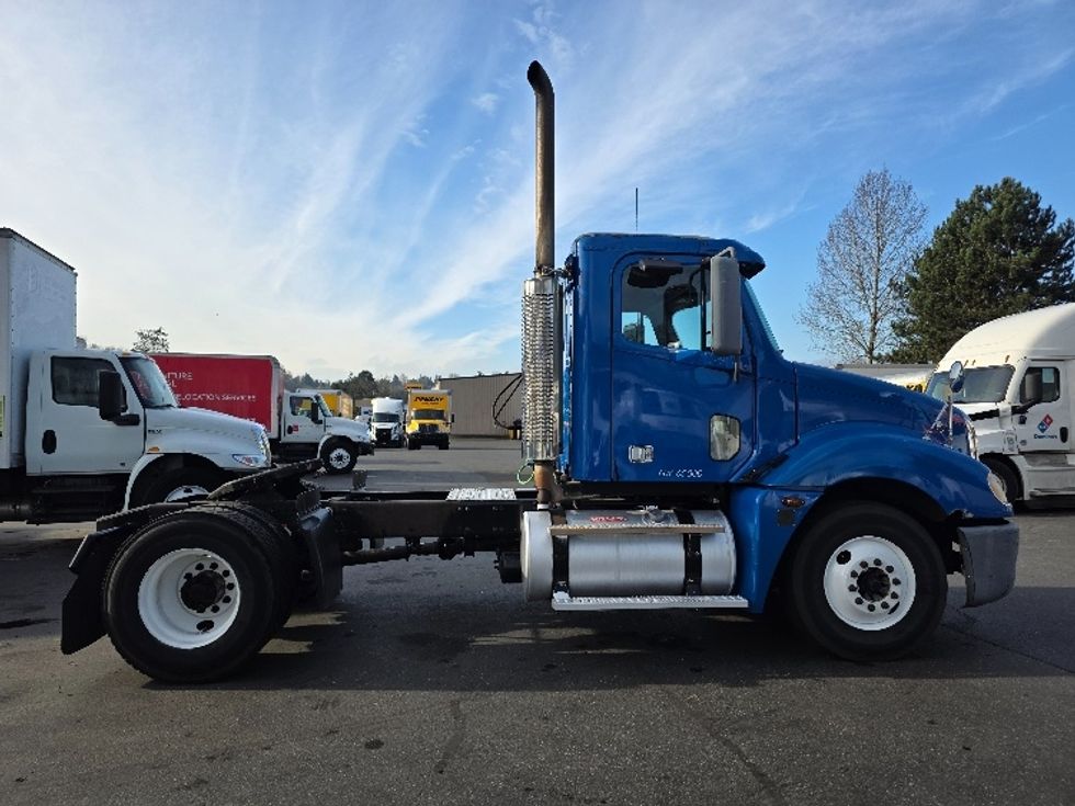 Day Cab Tractor-Heavy Duty Tractors-Freightliner-2006-Columbia CL12042ST-Tukwila-WA-425,674\n\t\tmiles-$ 7,500 - Image 8