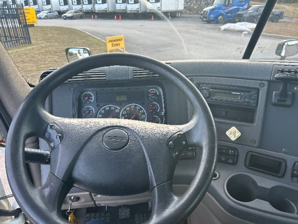 Day Cab Tractor-Heavy Duty Tractors-Freightliner-2007-Columbia CL12064ST-Fitchburg-MA-647,067\n\t\tmiles-$ 10,000 - Image 11