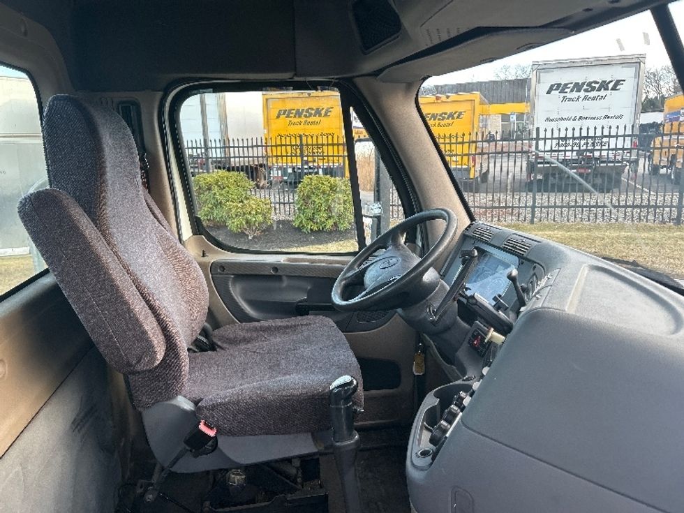 Day Cab Tractor-Heavy Duty Tractors-Freightliner-2007-Columbia CL12064ST-Fitchburg-MA-647,067\n\t\tmiles-$ 10,000 - Image 14