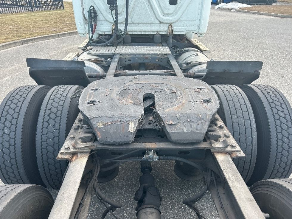 Day Cab Tractor-Heavy Duty Tractors-Freightliner-2007-Columbia CL12064ST-Fitchburg-MA-647,067\n\t\tmiles-$ 10,000 - Image 6