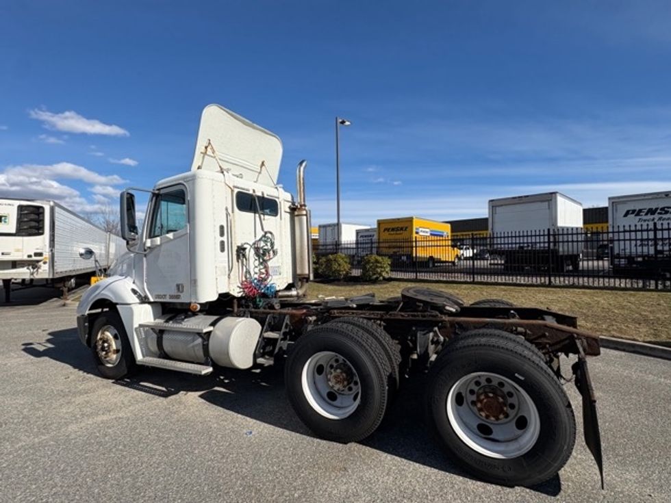 Day Cab Tractor-Heavy Duty Tractors-Freightliner-2007-Columbia CL12064ST-Fitchburg-MA-647,067\n\t\tmiles-$ 7,500 - Image 3