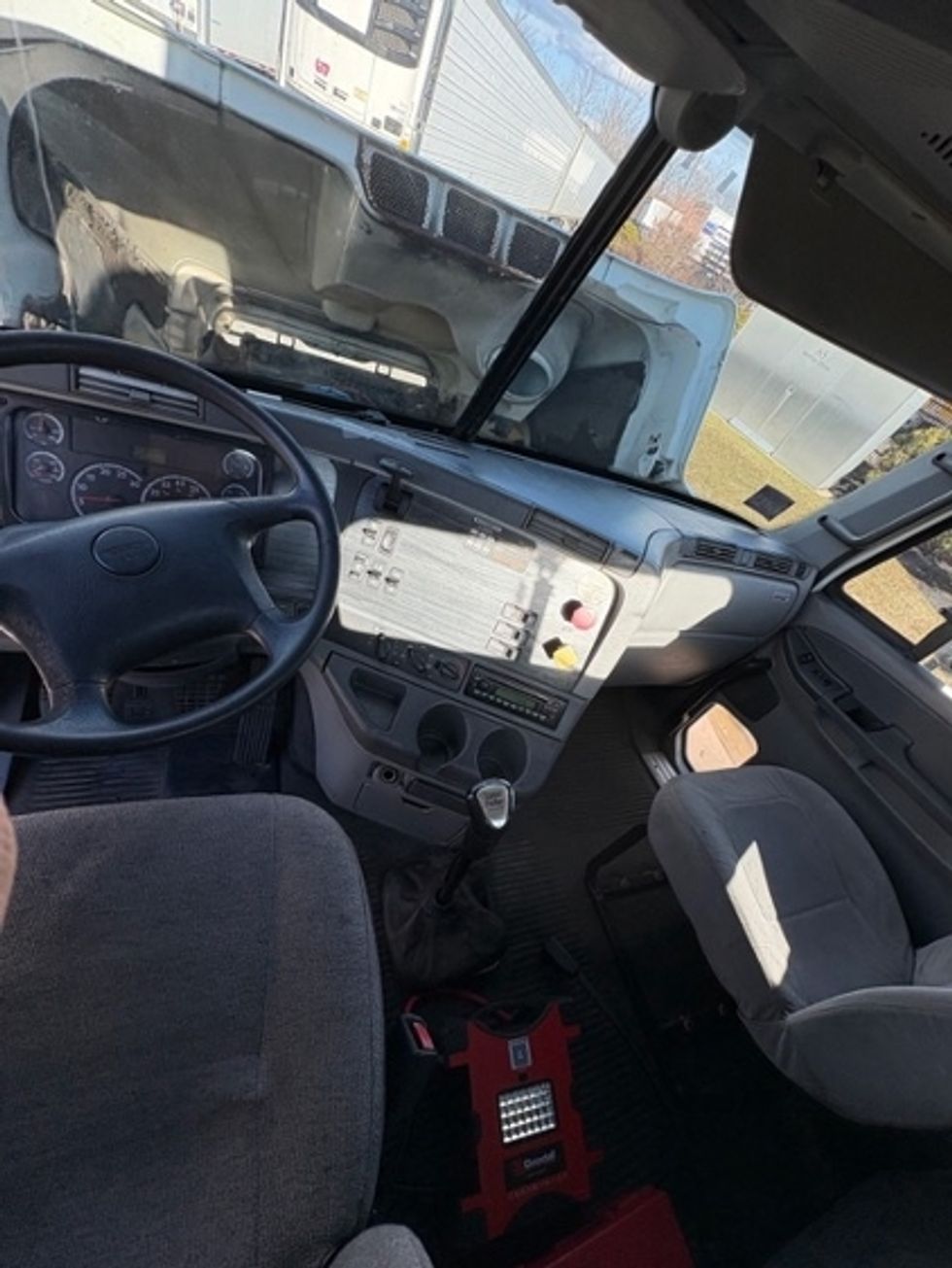 Day Cab Tractor-Heavy Duty Tractors-Freightliner-2007-Columbia CL12064ST-Fitchburg-MA-647,067\n\t\tmiles-$ 7,500 - Image 7