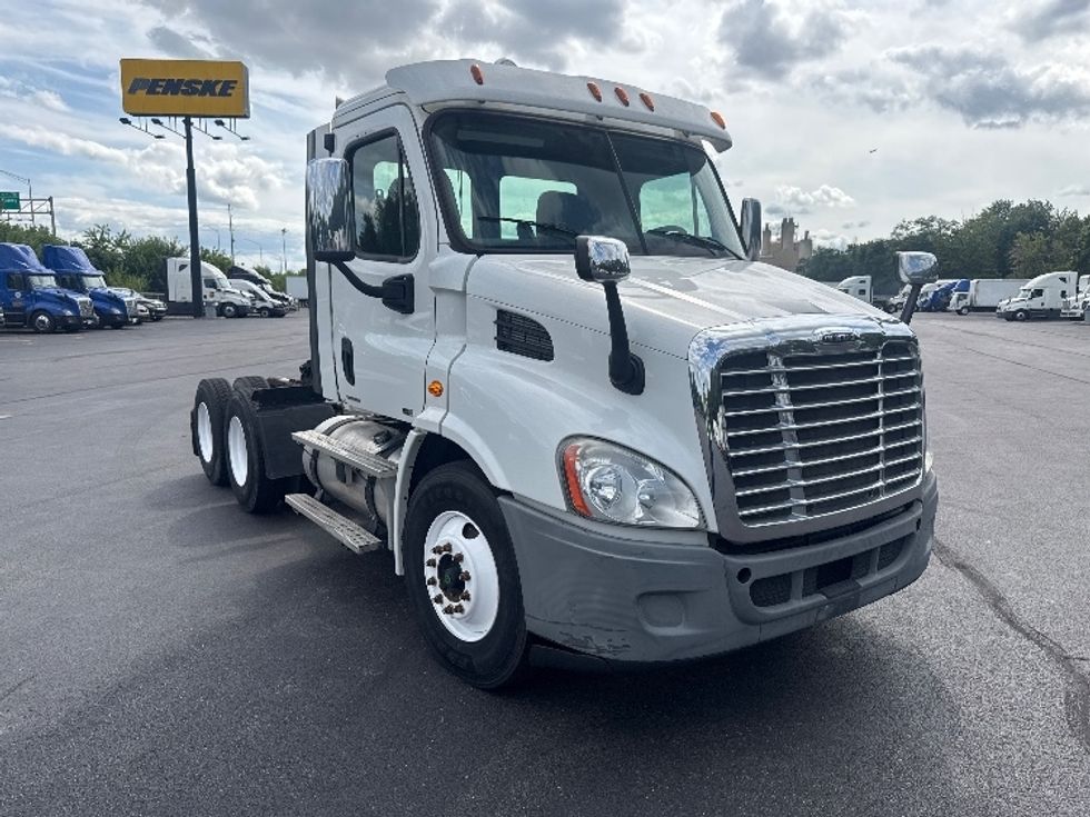 Day Cab Tractor-Heavy Duty Tractors-Freightliner-2011-Cascadia 11364ST-Indianapolis-IN-491,412\n\t\tmiles-$ 9,750 - Image 1