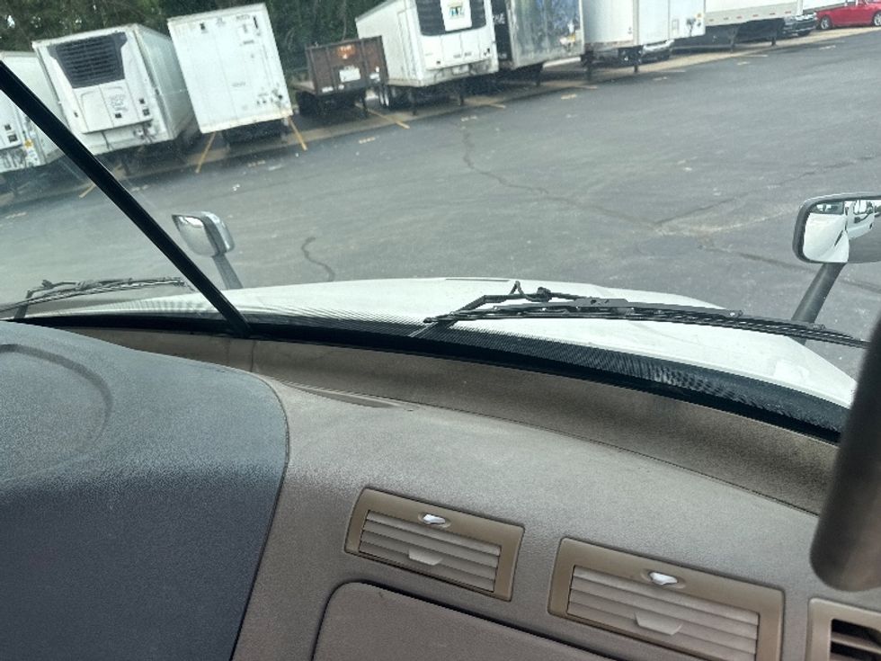 Day Cab Tractor-Heavy Duty Tractors-Freightliner-2011-Cascadia 11364ST-Indianapolis-IN-491,412\n\t\tmiles-$ 9,750 - Image 13