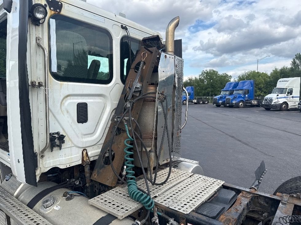 Day Cab Tractor-Heavy Duty Tractors-Freightliner-2011-Cascadia 11364ST-Indianapolis-IN-491,412\n\t\tmiles-$ 9,750 - Image 17