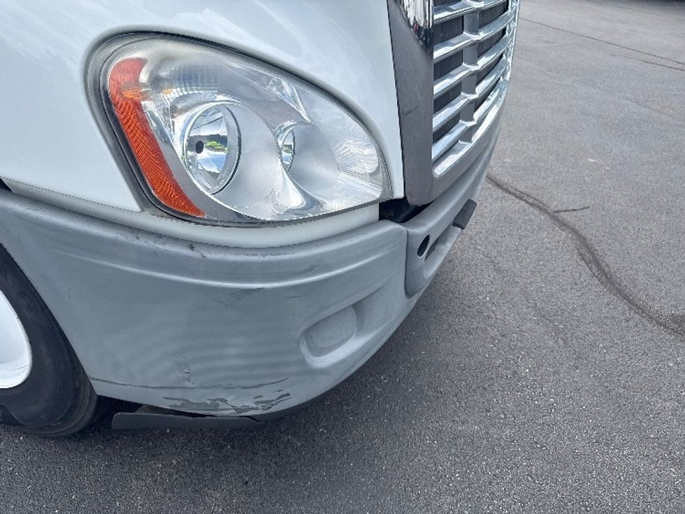 Day Cab Tractor-Heavy Duty Tractors-Freightliner-2011-Cascadia 11364ST-Indianapolis-IN-491,412\n\t\tmiles-$ 9,750 - Image 20