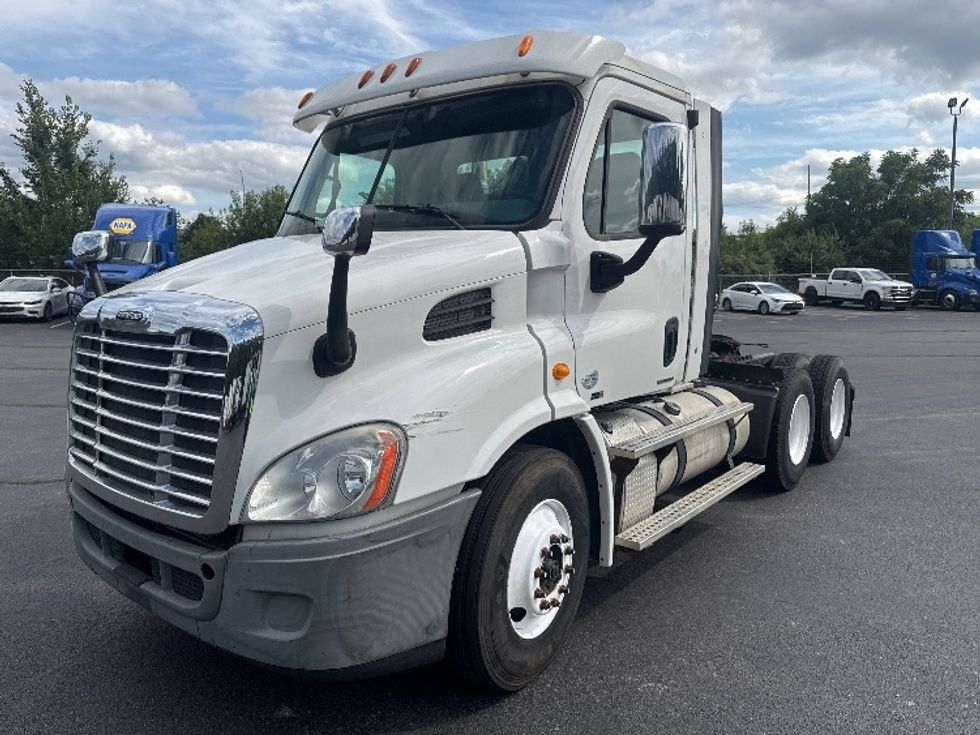 Day Cab Tractor-Heavy Duty Tractors-Freightliner-2011-Cascadia 11364ST-Indianapolis-IN-491,412\n\t\tmiles-$ 9,750 - Image 3