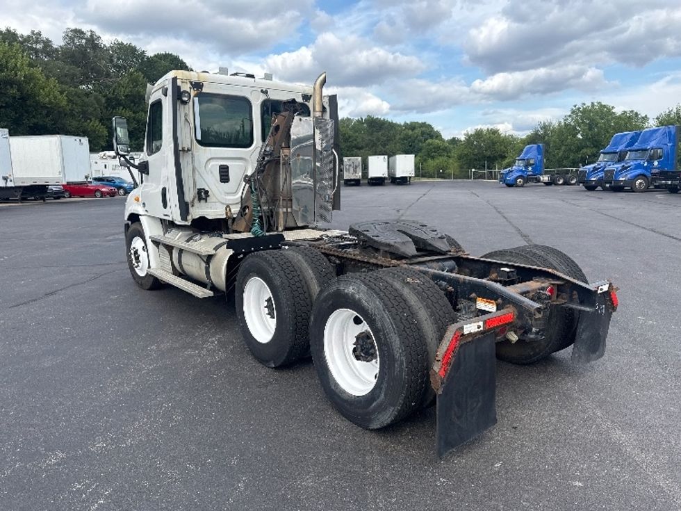 Day Cab Tractor-Heavy Duty Tractors-Freightliner-2011-Cascadia 11364ST-Indianapolis-IN-491,412\n\t\tmiles-$ 9,750 - Image 5