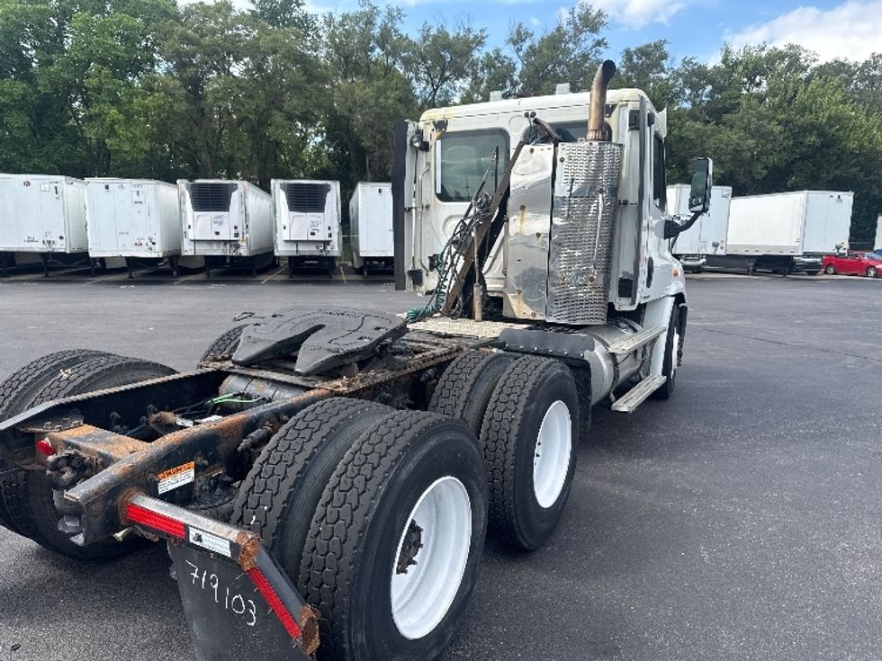Day Cab Tractor-Heavy Duty Tractors-Freightliner-2011-Cascadia 11364ST-Indianapolis-IN-491,412\n\t\tmiles-$ 9,750 - Image 7