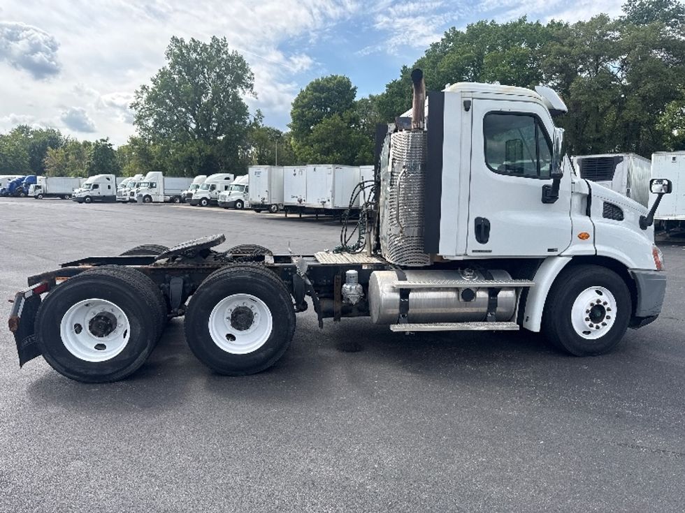 Day Cab Tractor-Heavy Duty Tractors-Freightliner-2011-Cascadia 11364ST-Indianapolis-IN-491,412\n\t\tmiles-$ 9,750 - Image 8