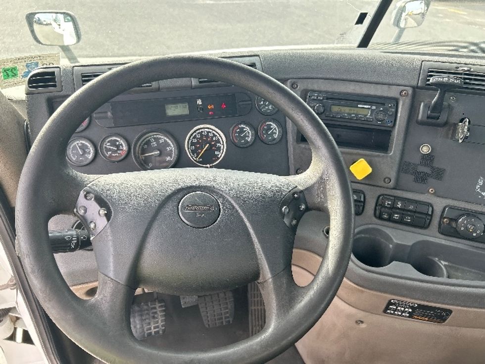 Day Cab Tractor-Heavy Duty Tractors-Freightliner-2011-Cascadia 12564ST-Harahan-LA-824,071\n\t\tmiles-$ 11,000 - Image 11