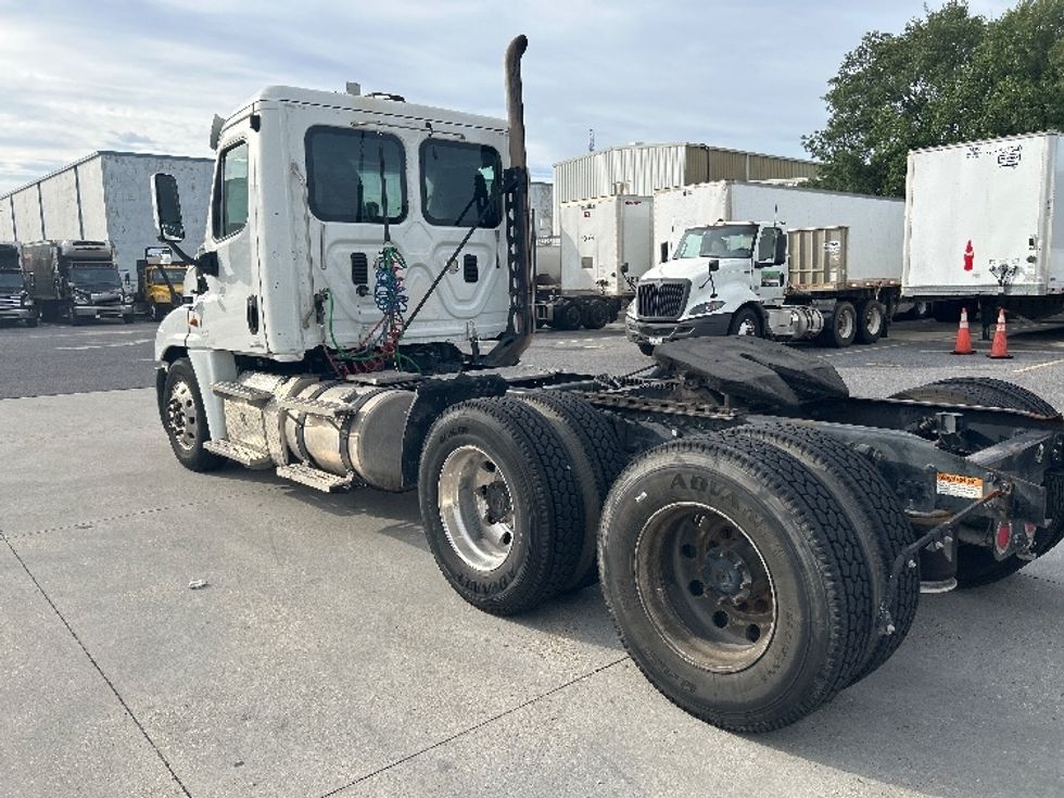 Day Cab Tractor-Heavy Duty Tractors-Freightliner-2011-Cascadia 12564ST-Harahan-LA-824,071\n\t\tmiles-$ 11,000 - Image 5