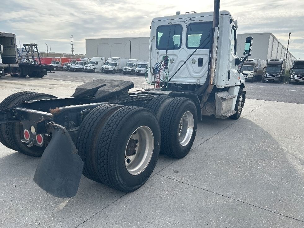 Day Cab Tractor-Heavy Duty Tractors-Freightliner-2011-Cascadia 12564ST-Harahan-LA-824,071\n\t\tmiles-$ 11,000 - Image 7