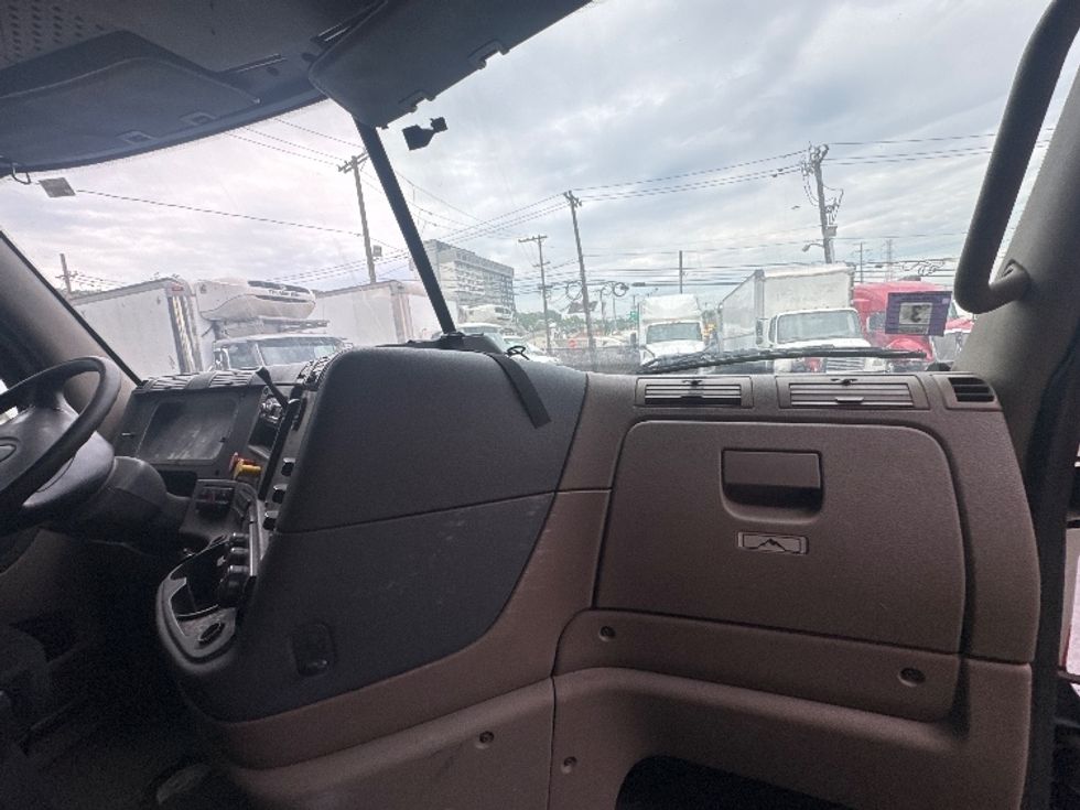 Day Cab Tractor-Heavy Duty Tractors-Freightliner-2011-Cascadia 12564ST-North Bergen-NJ-874,176\n\t\tmiles-$ 16,000 - Image 11